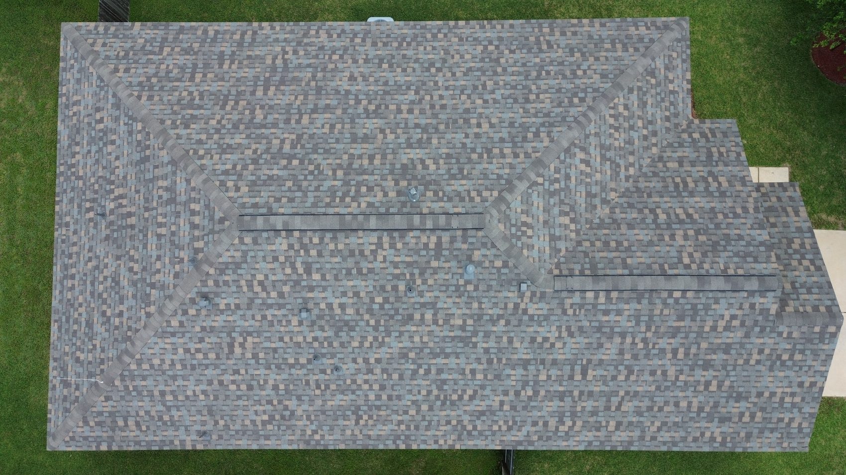 IKO Dynasty shingles in Weathered Wood